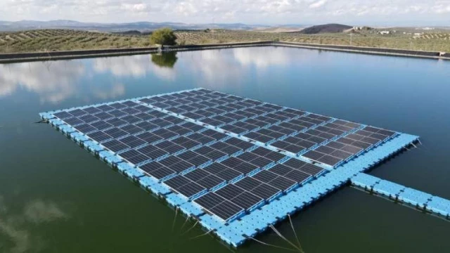 El Gobierno abre la puerta a instalar parques fotovoltaicos flotantes sobre embalses y masas de agua públicos