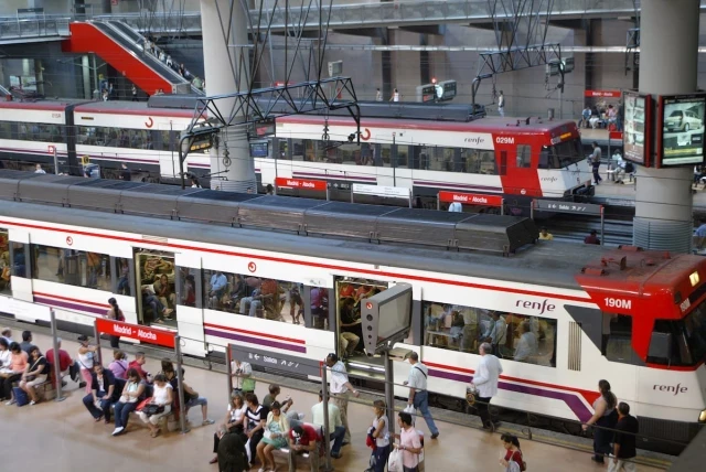 La CNMC aplaude el plan de Transportes de abrir las Cercanías de Renfe a la competencia