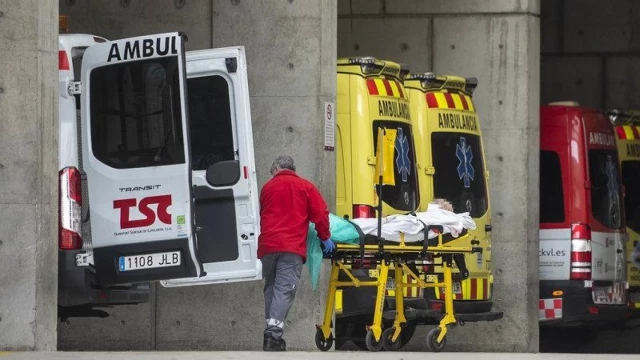 El líder nacional de las ambulancias puja por cinco lotes del ‘macroconcurso’ catalán tras impugnarlo dos veces