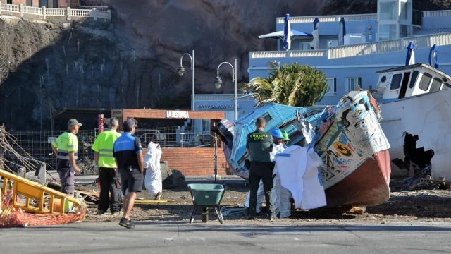 Un niño de seis años y una niña de nueve vieron morir a sus padres en un cayuco rumbo a Canarias