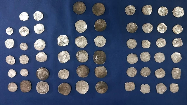 Policía Nacional recupera un valioso lote de 59 monedas de plata de los siglos XVI-XVII en Murcia