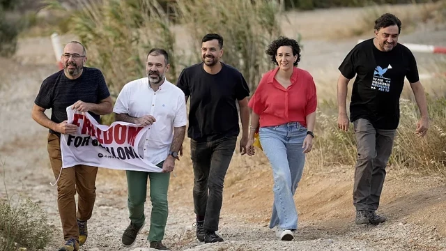Rovira regresa a Cataluña tras siete años fugada: "Hemos ganado y volvemos para acabar el trabajo que dejamos a medias"