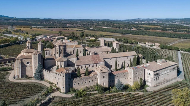 El Monasterio de Poblet, el panteón real aragonés a 40 minutos de Salou
