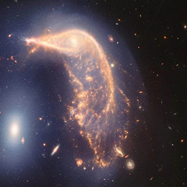 Webb cumple dos años con un vívido retrato de galaxias en interacción
