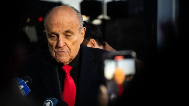 El juez desestima la bancarrota de Giuliani y ordena el embargo de todos sus bienes (eng)