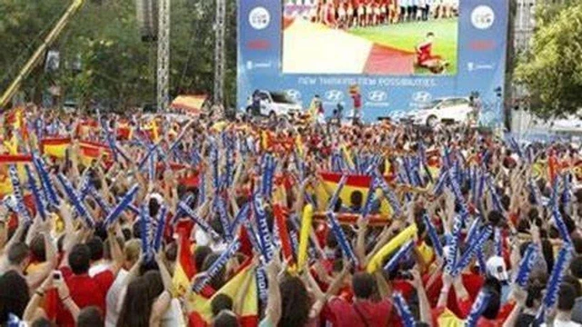 Independentistas radicales amenazan con quemar las pantallas gigantes en las que se verá en Cataluña la final de la Eurocopa con España