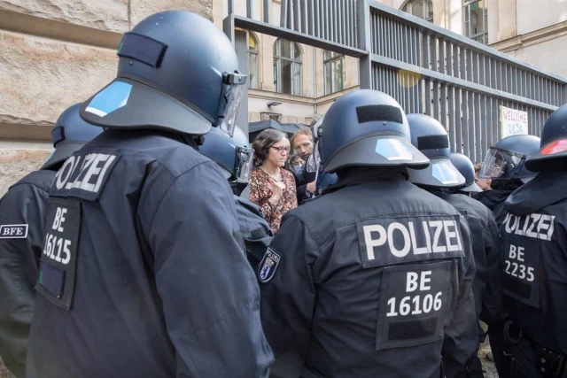 Al menos ocho heridos a manos de la Policía alemana durante el desalojo de una manifestación propalestina en Berlín