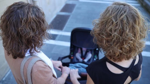 Parejas de lesbianas no pueden inscribir a sus bebés en el Registro Civil de Pamplona si no están casadas