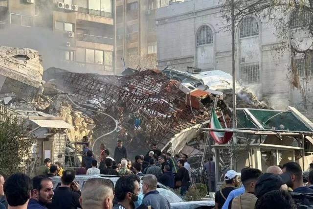 Un ataque atribuido a Israel contra el consulado de Irán en Damasco causa al menos ocho muertos