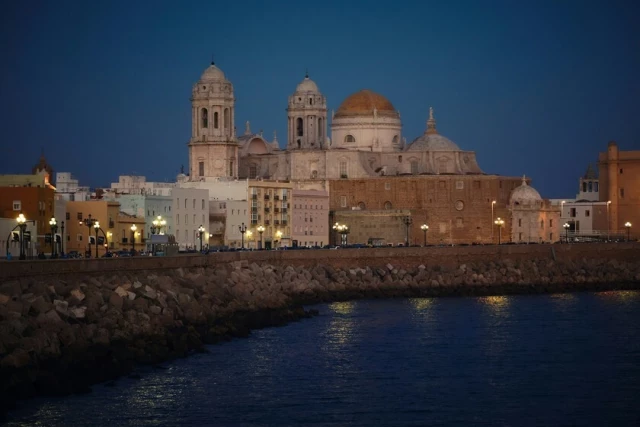 Un funcionario de Cádiz pasó seis años sin ir al trabajo, ganando 37.000€ anuales. Se enteraron cuando le iban a dar un premio