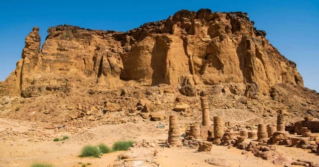 El misterioso pináculo de Gebel Barkal, la montaña sagrada de Nubia