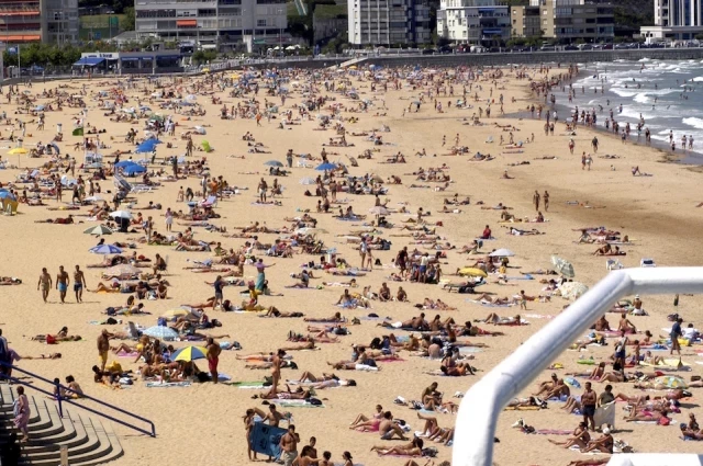 Alarma en Santander: Arrestado un pederasta por grabar a menores en la playa de El Sardinero