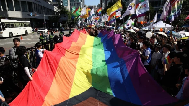 Decisión histórica de la Justicia de Corea del Sur a favor de los derechos LGTBI al dar la razón a una pareja homosexual en un litigio sobre beneficios médicos