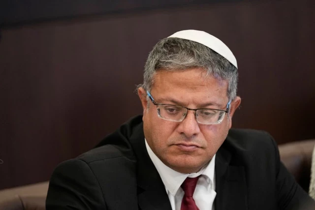 La visita de un ministro israelí a un lugar sagrado de Jerusalén amenaza las negociaciones de Gaza