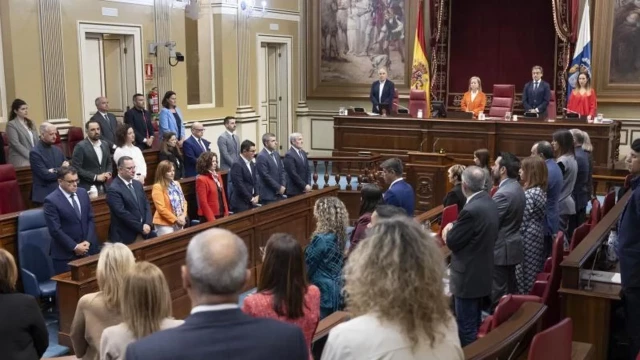 Los diputados del Parlamento de Canarias se suben las dietas y el sueldo