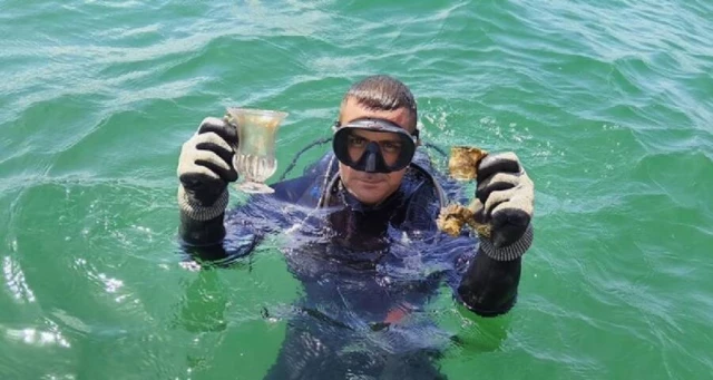 Arqueólogos submarinos encuentran vasos de vidrio veneciano centenarios frente a la costa de Bulgaria