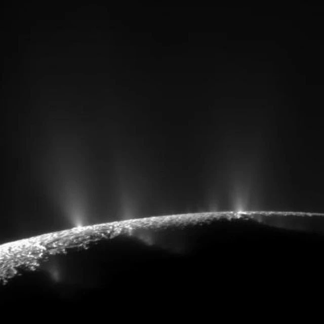 NASA: Señales de vida podrían sobrevivir cerca de las superficies de Encélado y Europa (eng)