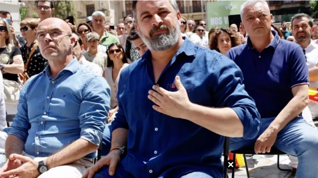 Una encuesta refleja el error político de Abascal al romper el Gobierno de Murcia por acoger menas