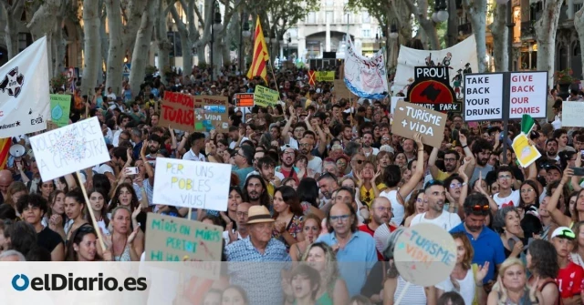 Miles de personas toman las calles de Palma contra el turismo masivo: "Este modelo solo nos lleva al colapso"