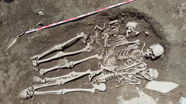 Hallazgo histórico en Cataluña: encontrado un esqueleto de una víctima de la peste negra del siglo XIV en el castillo de Besora