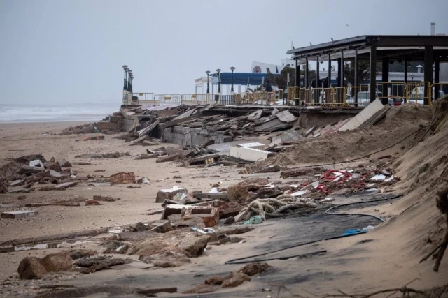 Greenpeace advierte de que la costa está en riesgo: España empezará a perder playas en los próximos diez años