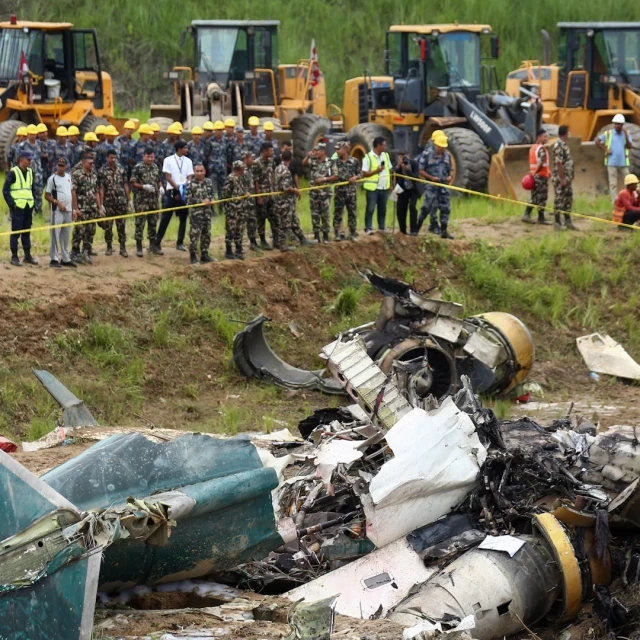 Mueren al menos 18 personas tras estrellarse un avión al despegar en Nepal