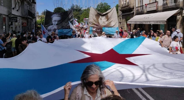 Miles de personas celebran la nación gallega en Compostela [GAL]