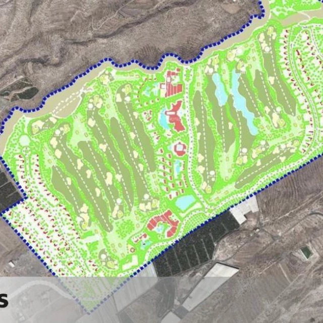 El nuevo campo de golf en Adeje gastará el agua equivalente al consumo de 16.400 personas en plena emergencia hídrica