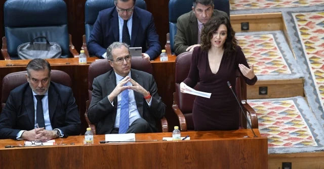 Ossorio y Serrano, altos cargos de Ayuso, vuelven a cobrar el bono eléctrico y térmico para personas vulnerables