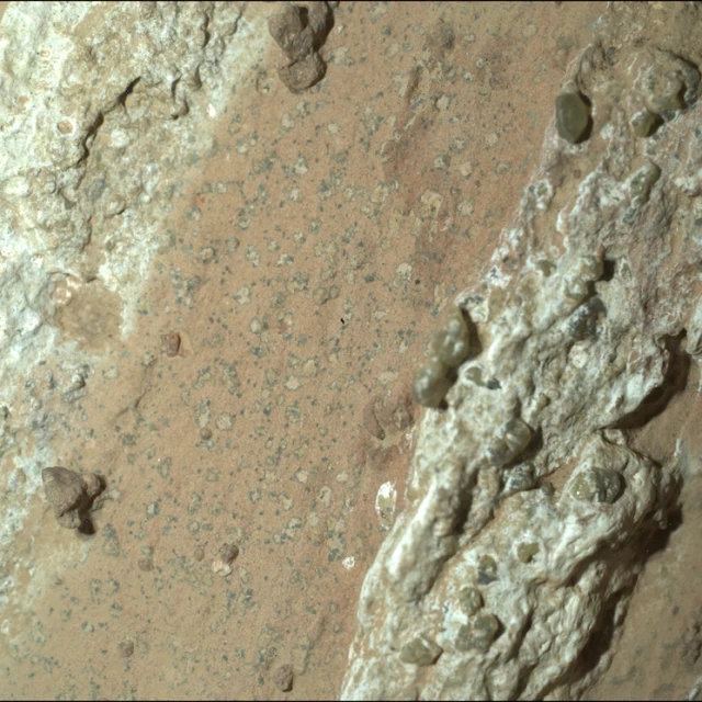 Los científicos del rover Perseverance de la NASA encuentran una intrigante roca en Marte (eng)