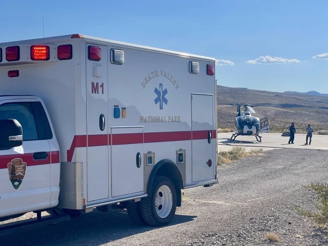 Un turista sufre quemaduras de tercer grado en los pies tras perder sus chanclas en el Valle de la Muerte  (ENG)