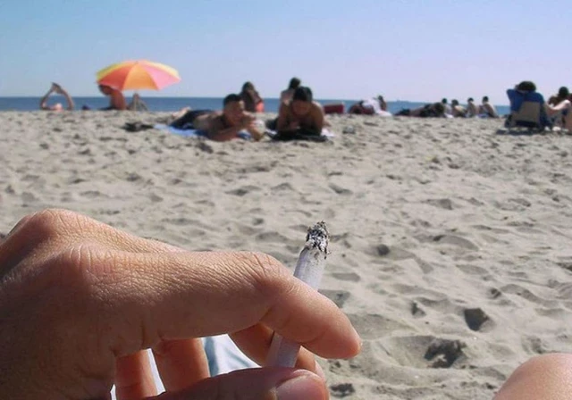 Récord de playas españolas que cuelgan el cartel de prohibido fumar