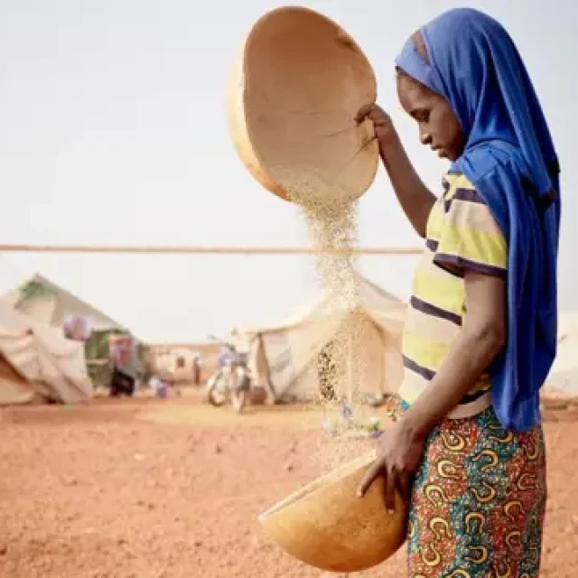 El leblouh, la práctica que consiste en obligar a niñas en zonas de África a comer para que encuentren marido