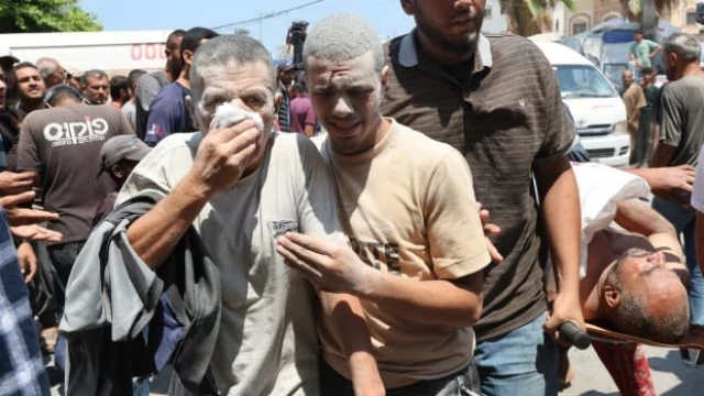 Al menos 30 muertos en ataque aéreo israelí contra refugio escolar en el centro de Gaza