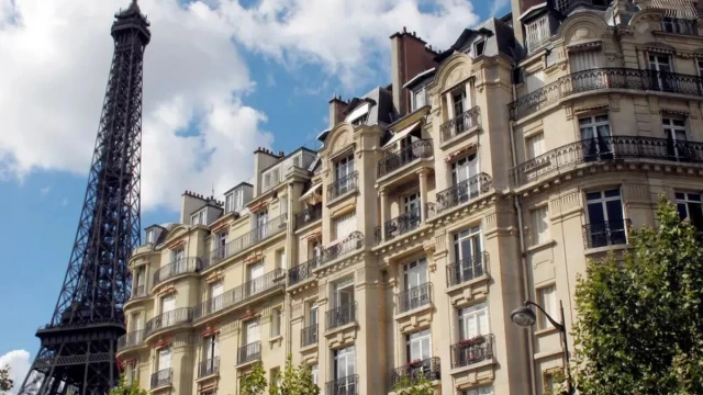 Los anfitriones de Airbnb se forran en París este verano mientras los hoteles sufren y la crisis de la vivienda se ceba