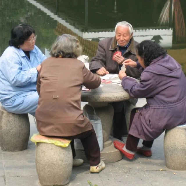China lleva tiempo preguntándose qué hacer con sus 300 millones de pensionistas. Tienen una solución "voluntaria”
