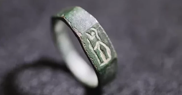 Encuentra un misterioso anillo con la efigie de Minerva en una cantera de Israel