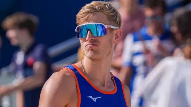 Olimpiadas: el voleibolista neerlandés Van de Velde, condenado por violación, es abucheado en su debut en los juegos