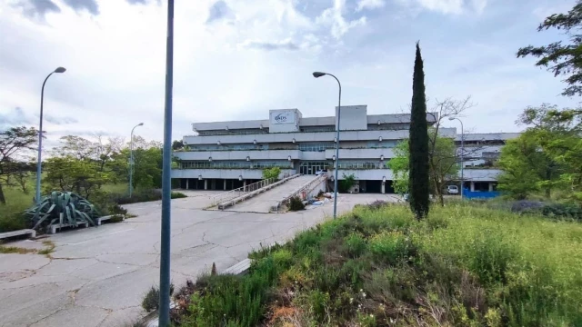 Fuenlabrada retira la concesión del edificio de La Cantueña a Ayuso para tratar de evitar el centro de menas