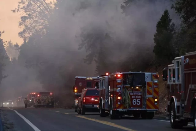 California declara el estado de emergencia ante el incendio forestal más grande del año