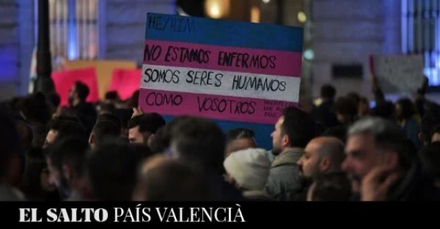 La sanidad valenciana obliga a pasar por terapia psicológica a las personas trans y no binarias