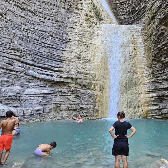 Imponentes y desconocidas: cinco cascadas del Pirineo aragonés que son un espectáculo