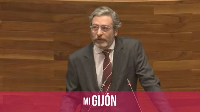 Javier Jové (Vox Asturias) acusa a Zapico de "repartir una pedrea de dinero público entre sus amigos de la secta LGTBI"