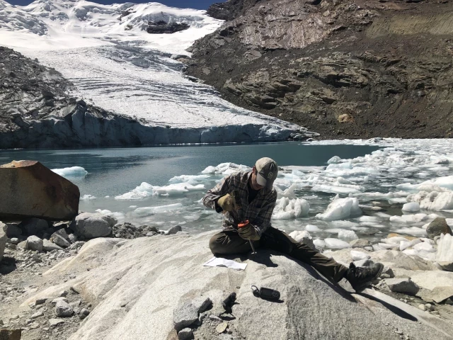 El retroceso de las rocas andinas indica que los glaciares del mundo se están derritiendo mucho más rápido de lo previsto, informan los científicos (eng)