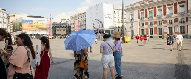 El Madrid de Almeida se asfixia: la Puerta del Sol supera los 50 grados mientras continúa la tala de árboles
