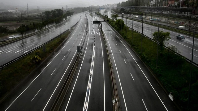 Luz verde al plan de España de instalar semáforos en autopistas para acabar con los atascos