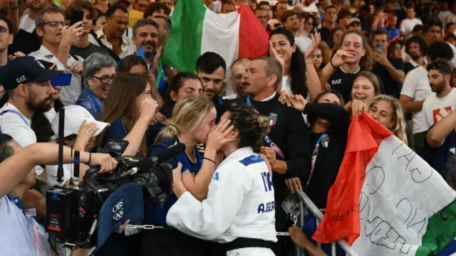 El beso de la judoca Alice Bellandi a su novia que está dando la vuelta al mundo: "Lamento que sea visto como algo extraordinario"
