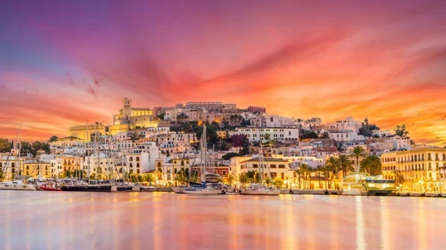 El curioso desplome del turismo en Ibiza: la gente no llega ante la incredulidad de los comerciantes