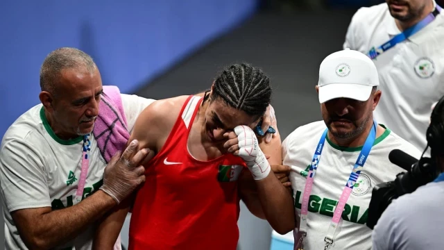 Imane Khelif, entre lágrimas al asegurarse una medalla en los Juegos Olímpicos