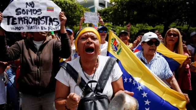 Miles de personas protestan en Venezuela e instan a Maduro a abandonar el poder